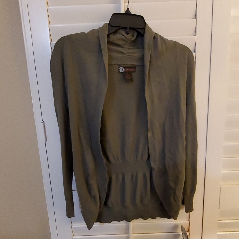 Green sweater size M